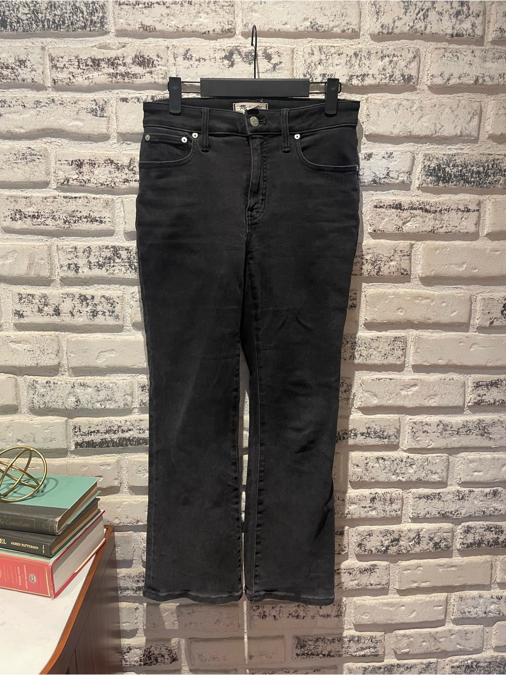 Curvy Kickout Crop Jean in Black